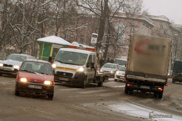 . Zmotoryzowani zastawiają się, czy obwodnica rzeczywiście odciąży zatłoczone autami – zwłaszcza w godzinach szczytu – centrum Jeleniej Góry.
