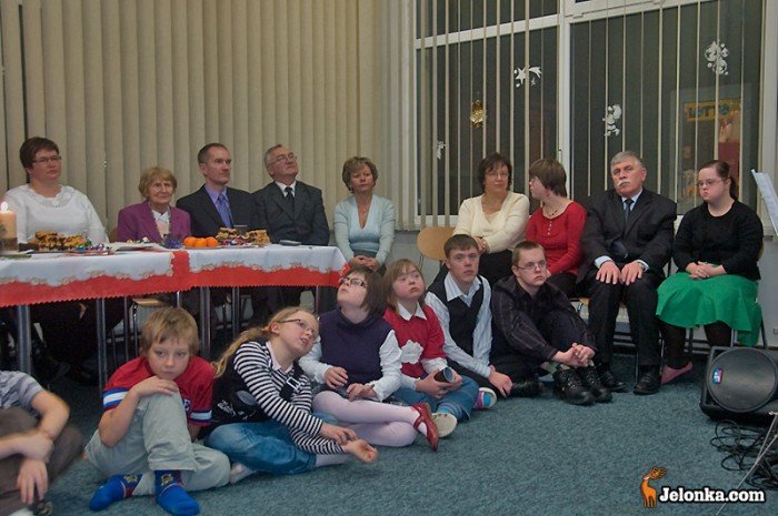 tacy-sami-przy-choince-i-opatku-24988