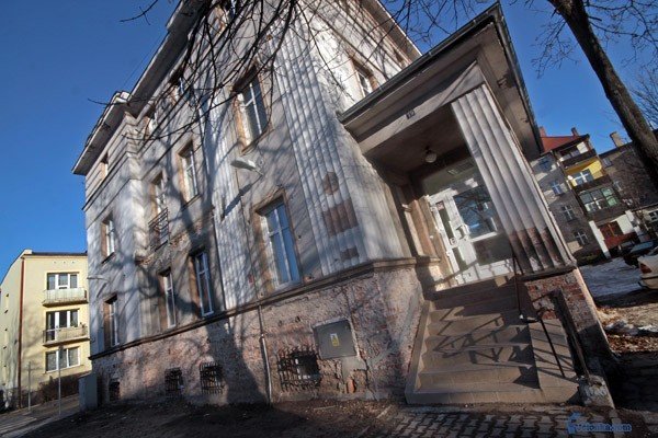 Choć nic na to nie wskazuje, strażnicy miejscy już w środku są.