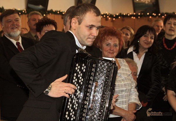 w-nowy-rok-z-akordeonem-i-mioscia-video-25203