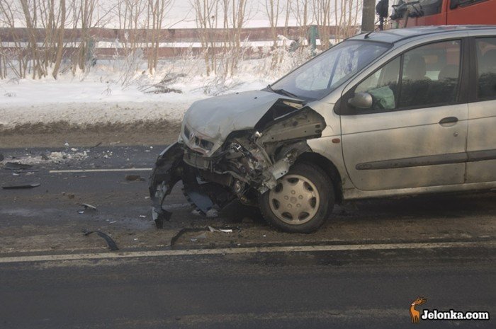 po-kraksie-z-autobusem-dwie-osoby-w-szpitalu-25421