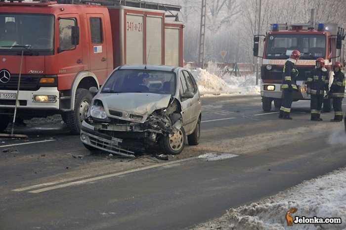 po-kraksie-z-autobusem-dwie-osoby-w-szpitalu-25421