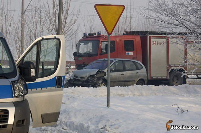po-kraksie-z-autobusem-dwie-osoby-w-szpitalu-25421