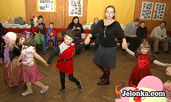 roztanczony-jelonek-w-rytmach-karnawau-video-25674