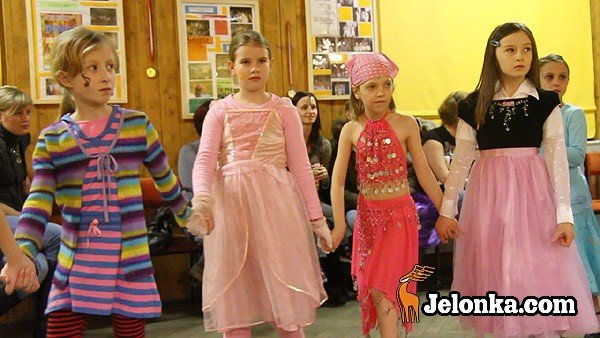 roztanczony-jelonek-w-rytmach-karnawau-video-25674