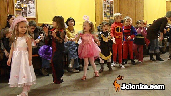 roztanczony-jelonek-w-rytmach-karnawau-video-25674