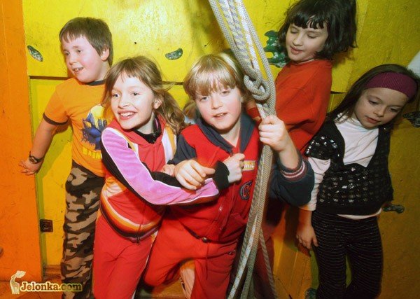 Ubiegłoroczne ferie w Jeleniogórskim Centrum Kultury. Półkolonie organizowane przez JCK zawsze cieszą się powodzeniem wśród najmłodszych.