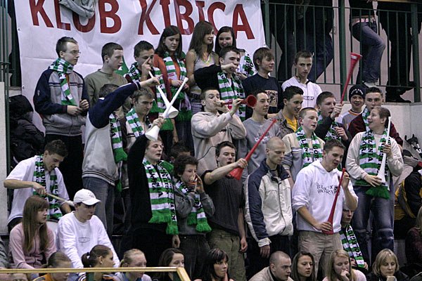 W czasie przerwy nastąpiło lekkie rozluźnienie.