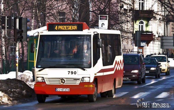 Samorządowcy liczą, że ościenne gminy zechcą partycypować w kosztach funkcjonowania MZK, co pozwoli utrzymać kursy do podjeleniogórskich miejscowości.