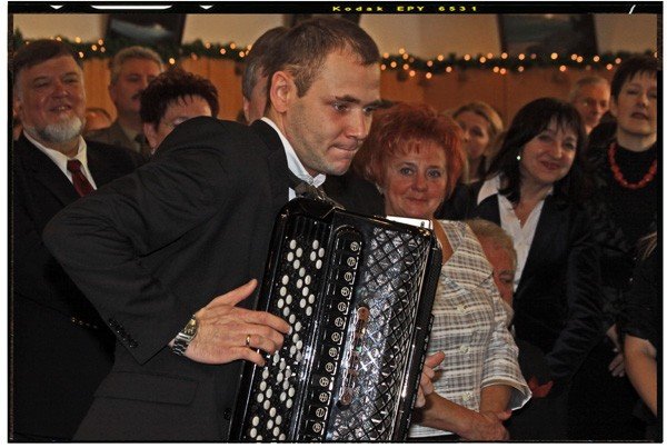 Minirecital Marcina Wyrostka podczas spotkania noworocznego w Hotelu Mercure.