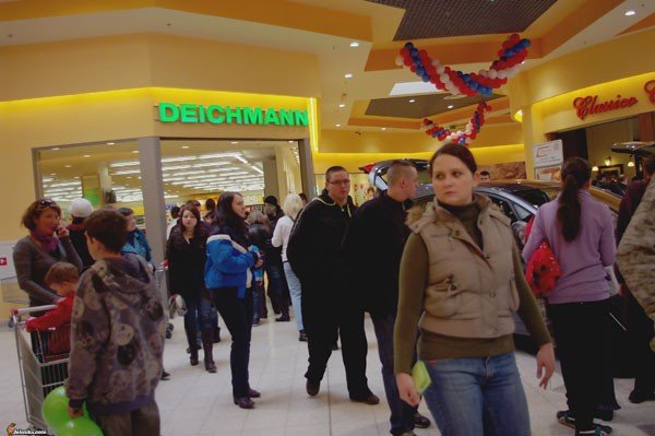 natarcie-na-galerie-tesco-26185