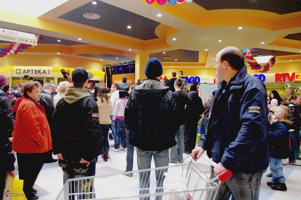 natarcie-na-galerie-tesco-26185