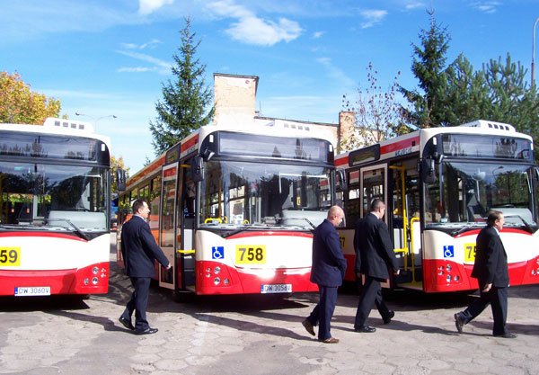 pasazer-poza-autobusem-2622