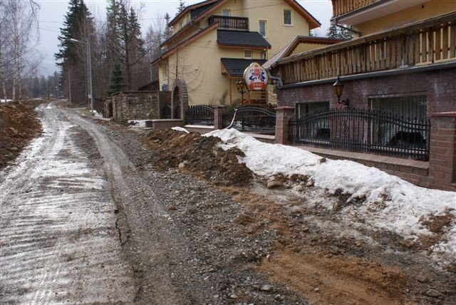 w-kurorcie-droga-przez-bagno-26246