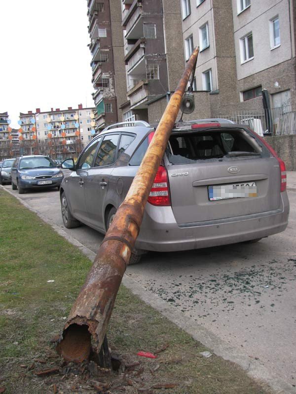 niebezpiecznie-pod-latarnia-26256