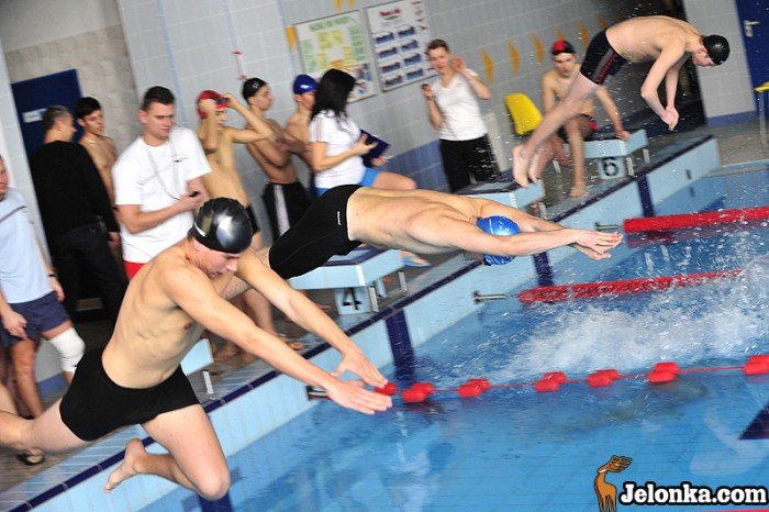 licea-rywalizoway-na-basenie-26275