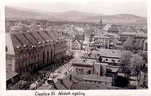 Pochód 1-majowy w Cieplicach.