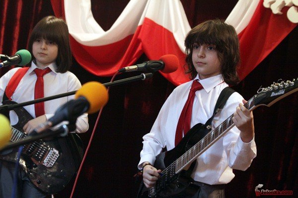 muzyka-z-biaym-orem-w-tle-wyniki-26443