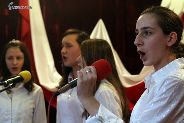 muzyka-z-biaym-orem-w-tle-wyniki-26443
