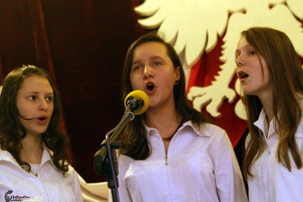 muzyka-z-biaym-orem-w-tle-wyniki-26443