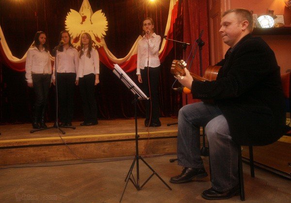 muzyka-z-biaym-orem-w-tle-wyniki-26443