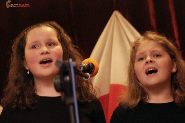 muzyka-z-biaym-orem-w-tle-wyniki-26443