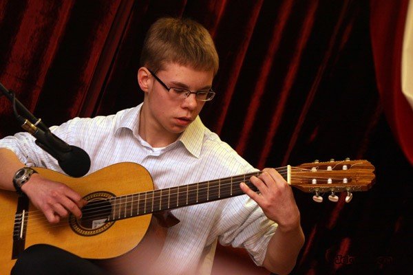 muzyka-z-biaym-orem-w-tle-wyniki-26443