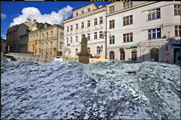 Mirové Namesti w śnieżnych okowach. Marzec 2010.