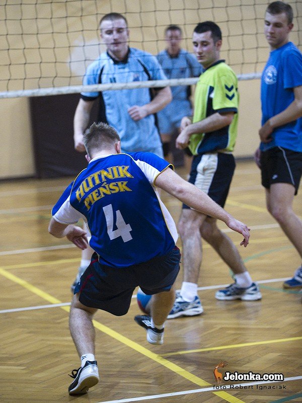 dwie-porazki-lidera-w-amatorskiej-lidze-siatkowki-26523