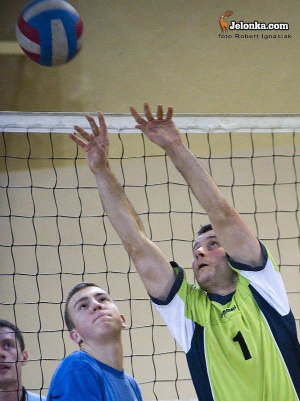 dwie-porazki-lidera-w-amatorskiej-lidze-siatkowki-26523