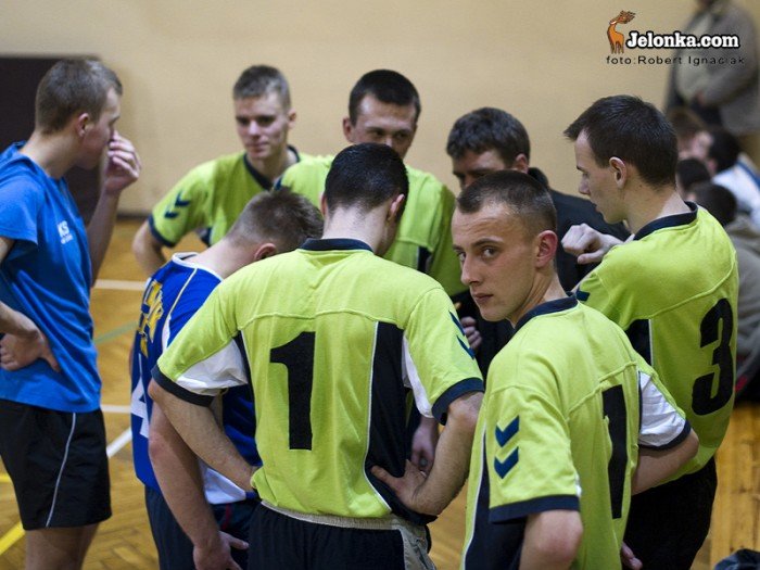 dwie-porazki-lidera-w-amatorskiej-lidze-siatkowki-26523
