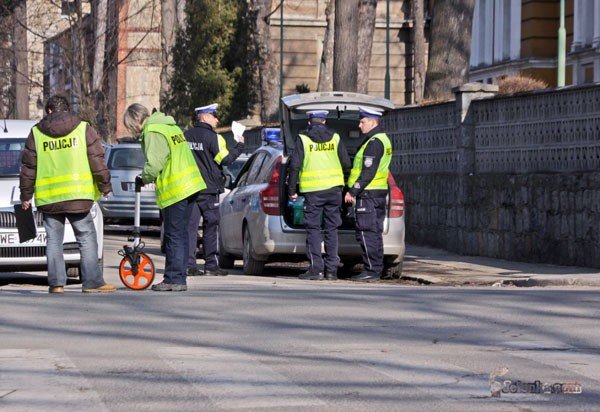 Policja podczas czynności w miejscu zdarzenia.