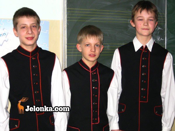 dwojka-za-otwartymi-drzwiami-26614