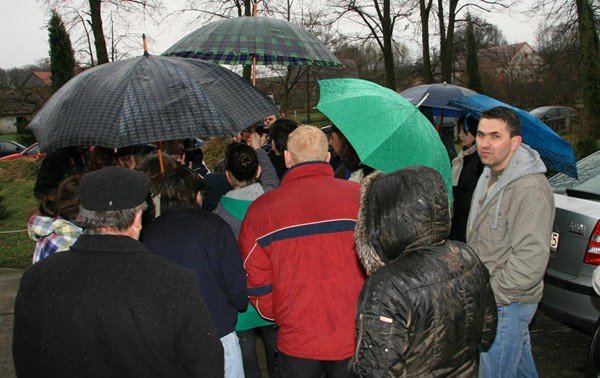 proboszcz-uciek-polna-droga-26739