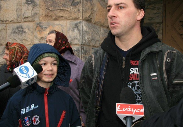 proboszcz-uciek-polna-droga-26739