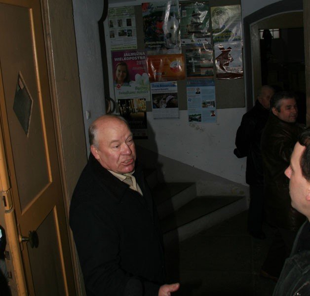 proboszcz-uciek-polna-droga-26739