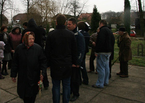 proboszcz-uciek-polna-droga-26739
