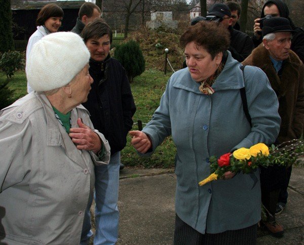 proboszcz-uciek-polna-droga-26739