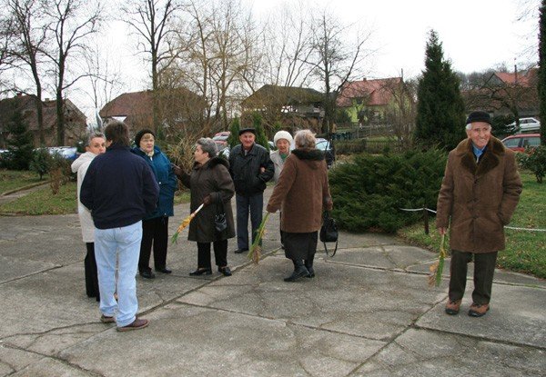 proboszcz-uciek-polna-droga-26739