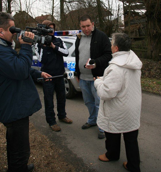 proboszcz-uciek-polna-droga-26739