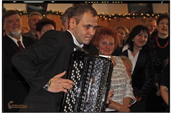Mini recital Marcina Wyrostka podczas gali noworocznej. Hotel Mercure, 5 stycznia 2010.