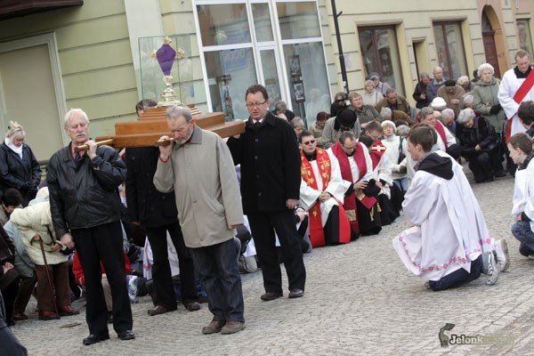 swiety-koscio-grzesznych-ludzi-26829