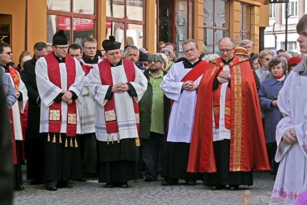 swiety-koscio-grzesznych-ludzi-26829