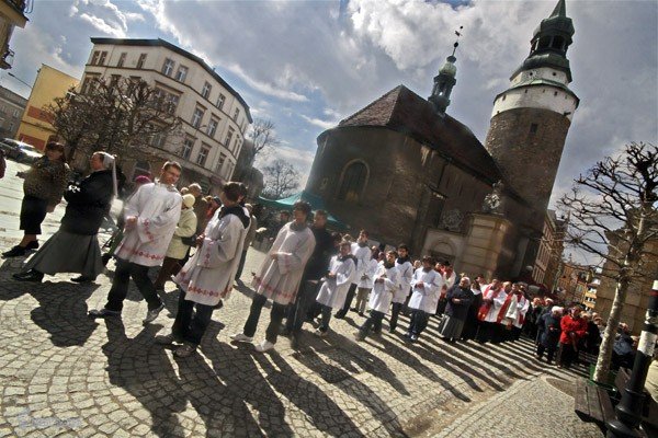 swiety-koscio-grzesznych-ludzi-26829