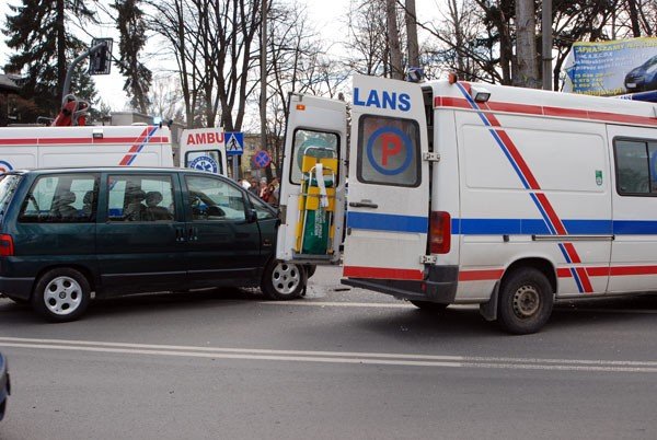 wypadek-na-niebezpiecznym-skrzyzowaniu-26847