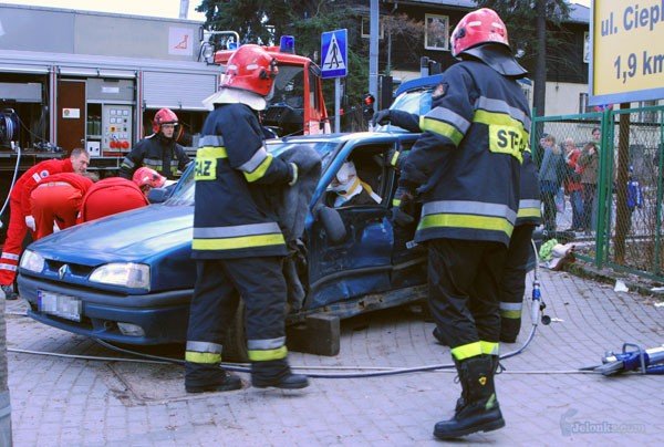 wypadek-na-niebezpiecznym-skrzyzowaniu-26847