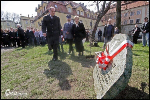 na-stos-cia-rzucili-polski-los-video-27001