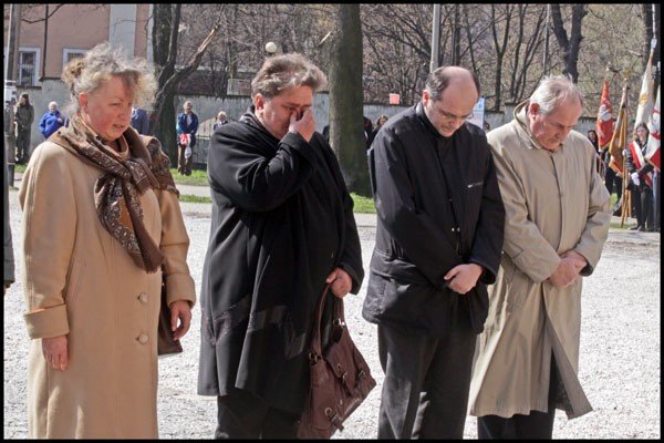 Przedstawiciele Prawa i Sprawiedliwości przy Pomniku Pamięć i Niepodległość.