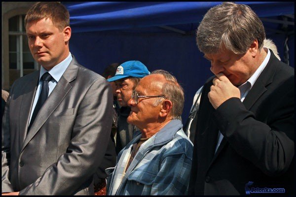 Jerzy Szmajdziński na jeleniogórskim Rynku. 1 maja 2009.