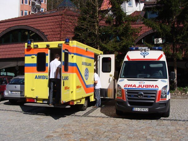 ratownicy-medyczni-wymieniaja-doswiadczenia-27327